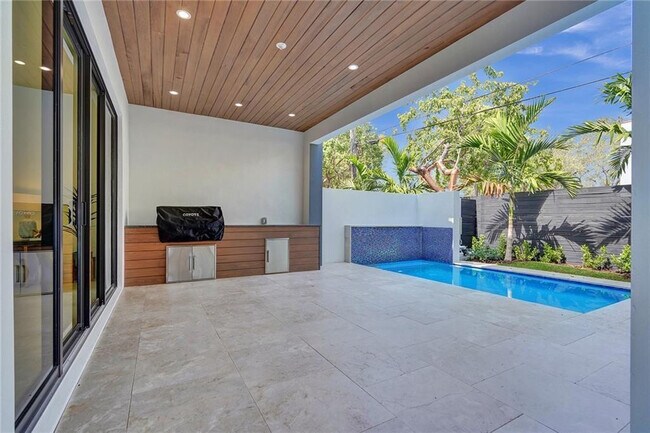 Building Photo - 1211 SE 1st St