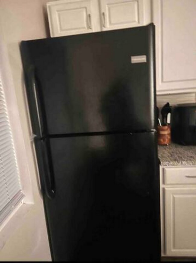 Building Photo - Home Short Drive to the Beach! MOVE IN SPECIAL!!!