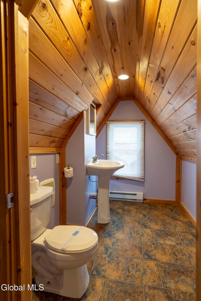 Building Photo - 288 Church St