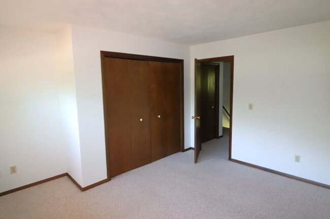 Building Photo - Nice side by side Appleton Duplex