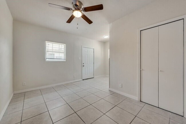 Building Photo - 2704 Rosen Ave