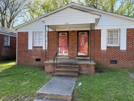 Building Photo - 135 Gates St