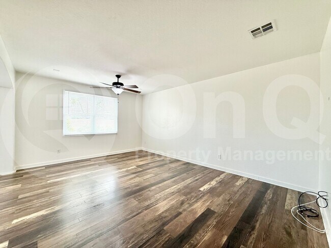 Building Photo - 17143 W Tara Ln