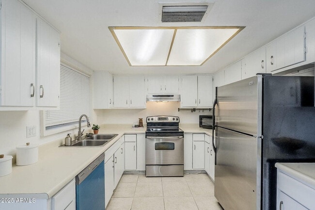 Building Photo - 16 W Loma Vista Dr