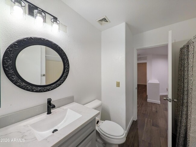 Building Photo - 2404 W Roeser Rd