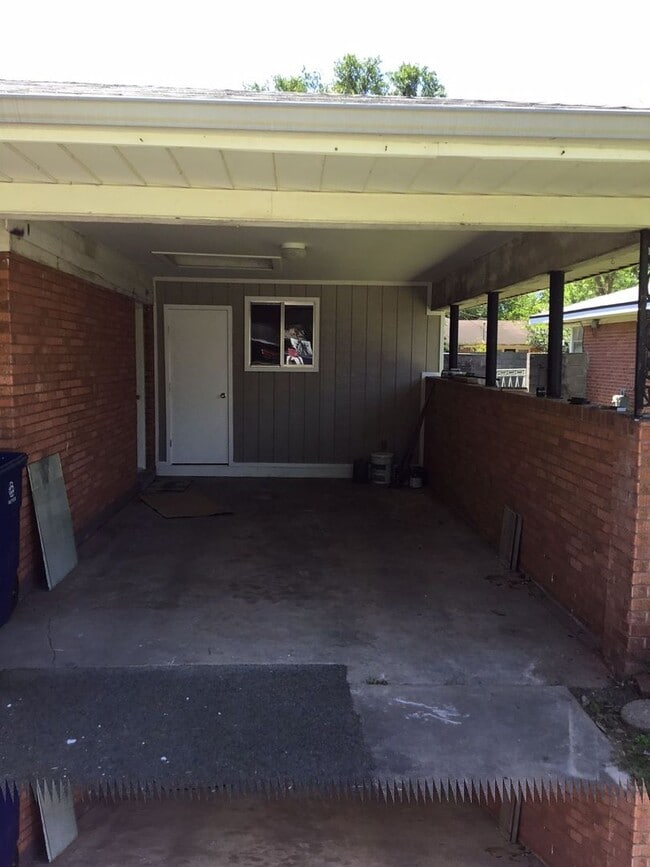 Building Photo - GORGEOUS 4/3 BROADMOOR HOME-UPDATED-MUST SEE