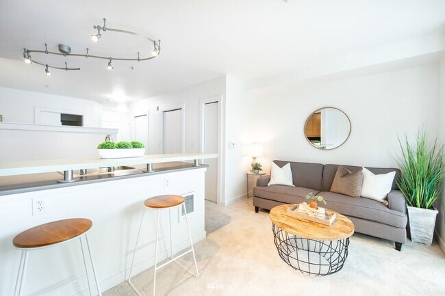 Building Photo - Capitol Hill - Braeburn open 1 Bedroom / 1...