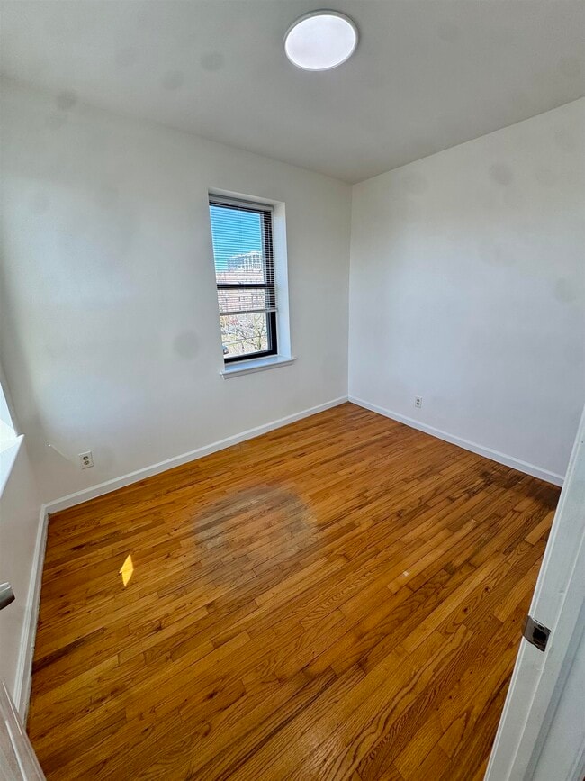 Building Photo - 43 Van Wagenen Ave