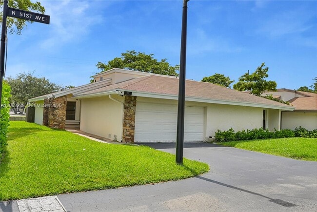 Building Photo - 4102 N 51st Ave