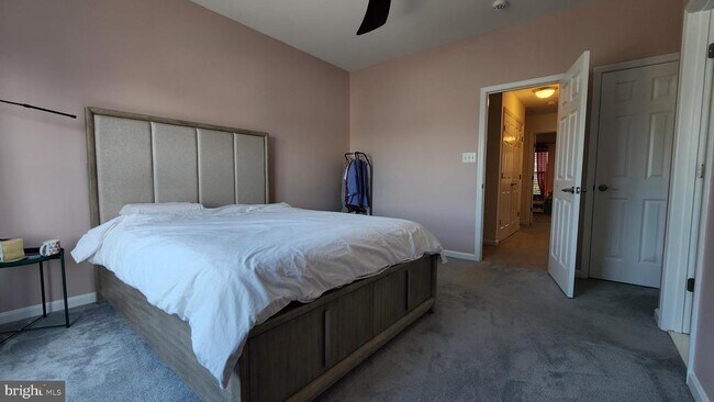 Building Photo - 124 Golden Ash Way