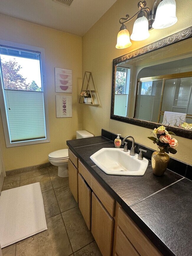 Building Photo - Argay Terrace Day Ranch with Views!