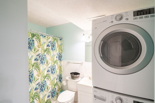 Building Photo - Furnished All-Inclusive 4bed/3bath condo a...