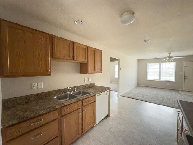 Building Photo - 2563-2563 E Morris Dr