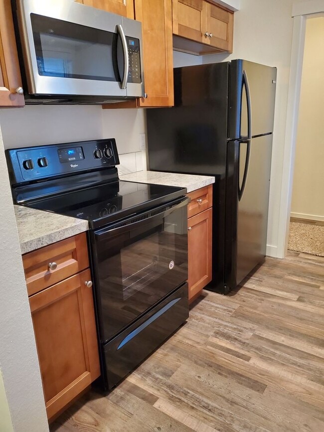 Building Photo - Single family ranch duplex. 3 bedrooms & 1...