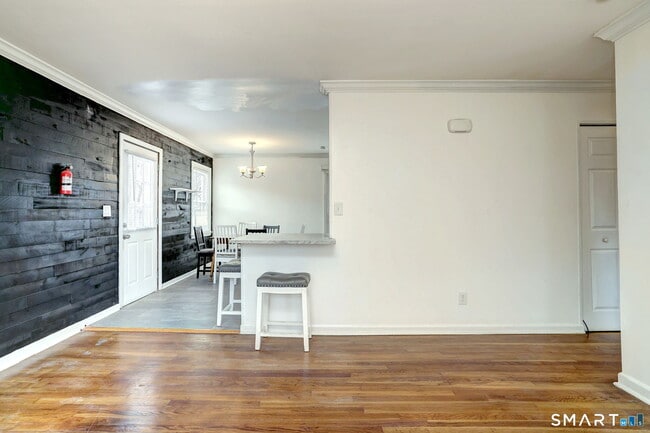 Building Photo - 42 Highland Ave