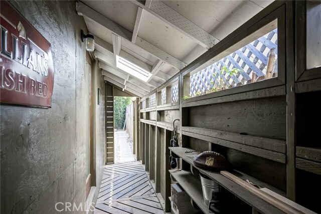 Building Photo - 313 Venice Way