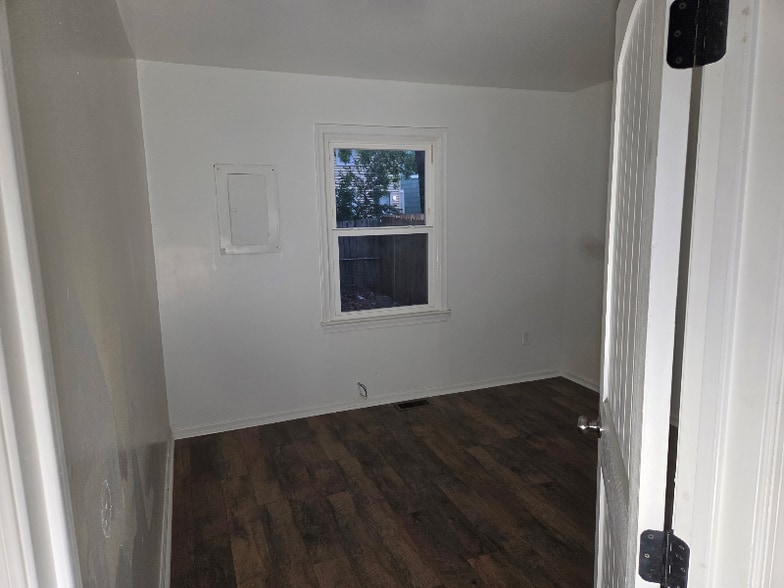 Building Photo - 1012 W 36th St