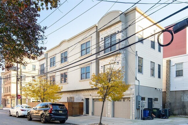 Building Photo - 133 Brunswick St