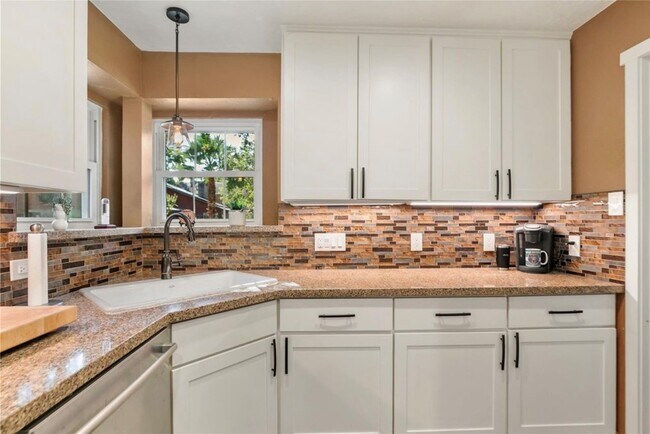 Building Photo - 2206 Hickory Lawn Dr