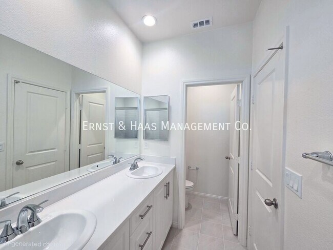 Building Photo - 2420 E Lincoln Ave