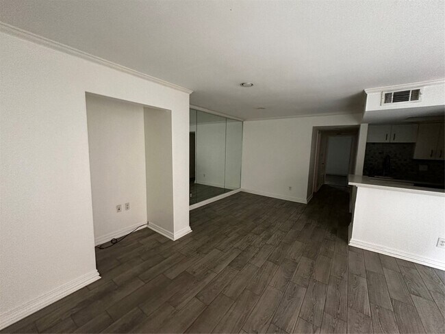 Building Photo - 1909 Brun St