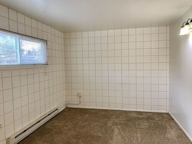 Building Photo - 1/2 Off First Month! Ground-Floor 1-Bedroom Near City Park