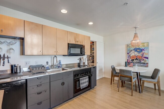 Building Photo - 2064 Kettner Blvd