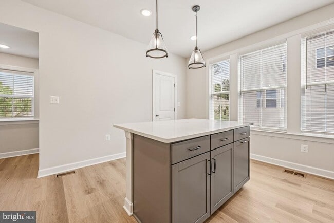 Building Photo - 7355 Mountaineer Dr