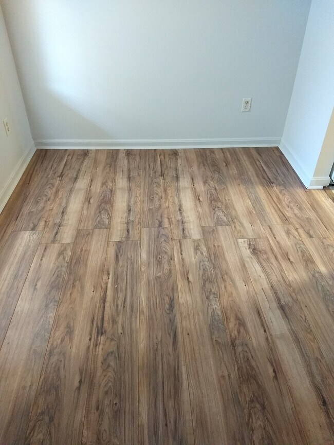 Building Photo - 4801 Saddlebrook Ln