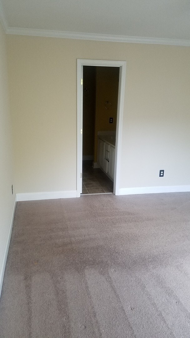 Building Photo - Lovely Townhome in Southeast Columbia