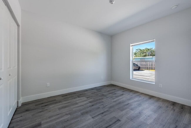 Building Photo - 1119 Osceola Dr