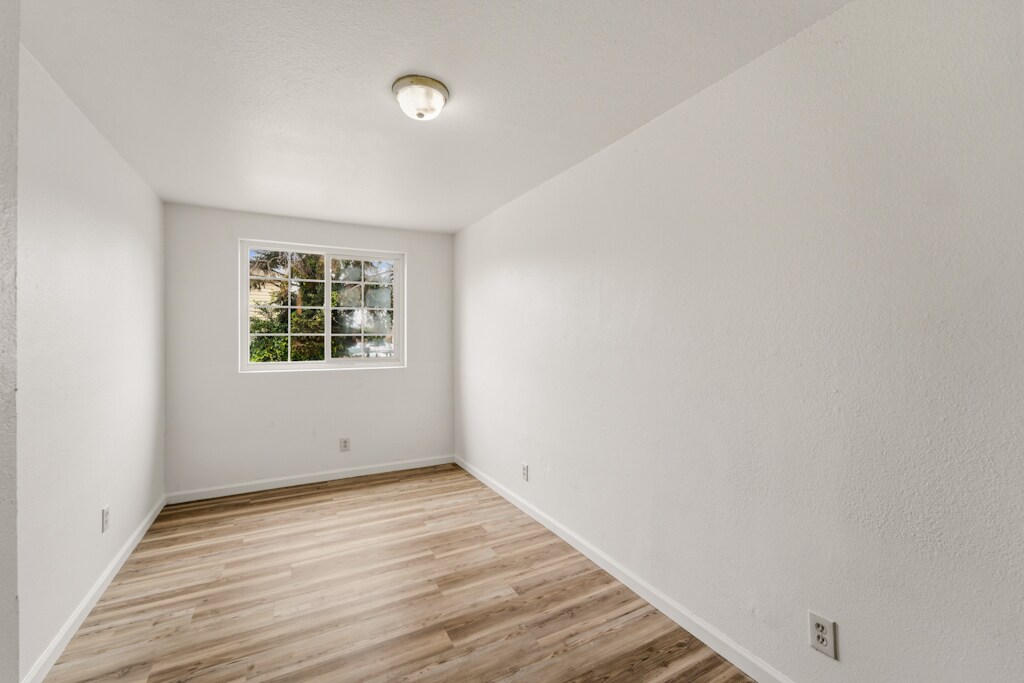 Building Photo - 400 Bissell Ave