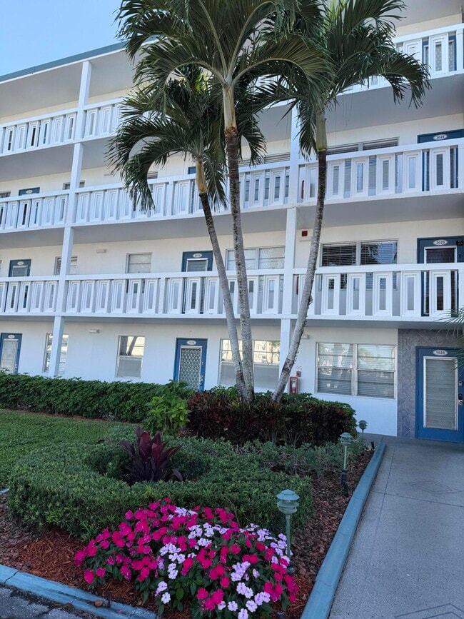 Building Photo - 2029 Exeter