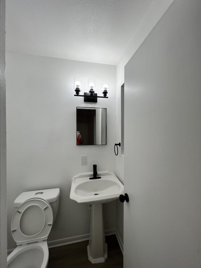 Building Photo - 1402 Missouri Ave