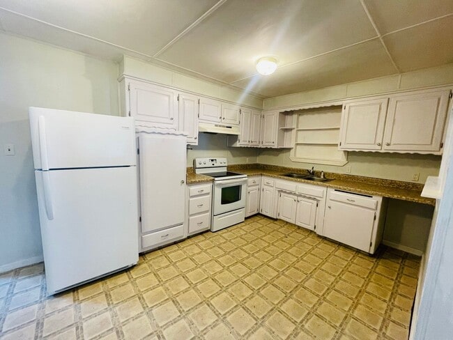 Building Photo - 2BD/1BA