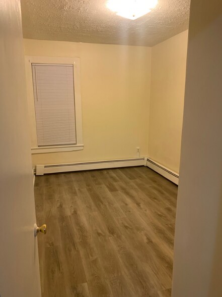 Building Photo - 102 Grove St