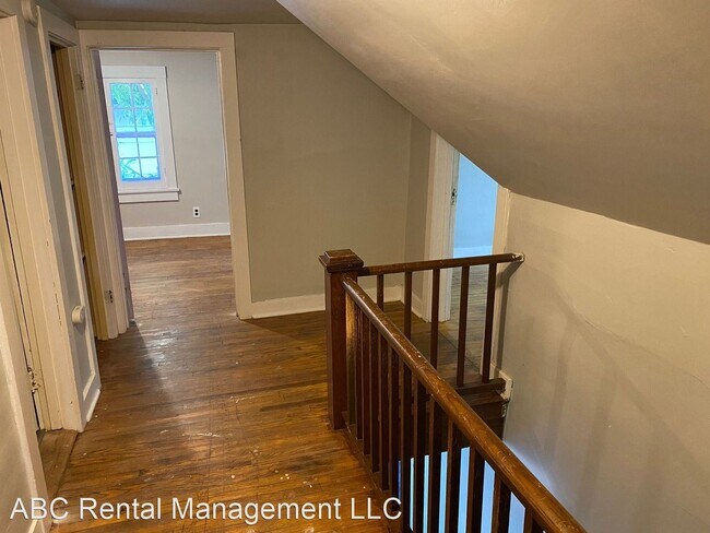 Building Photo - 3 br, 1 bath House - 312 Superior St