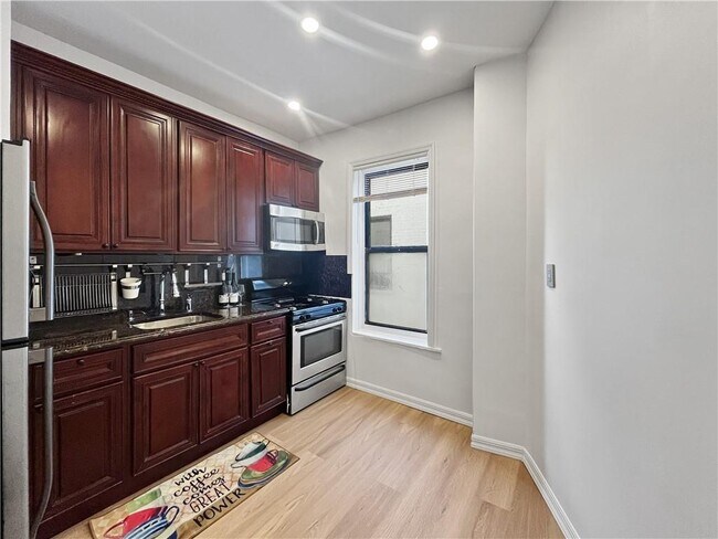 Building Photo - 1115 Dorchester Rd