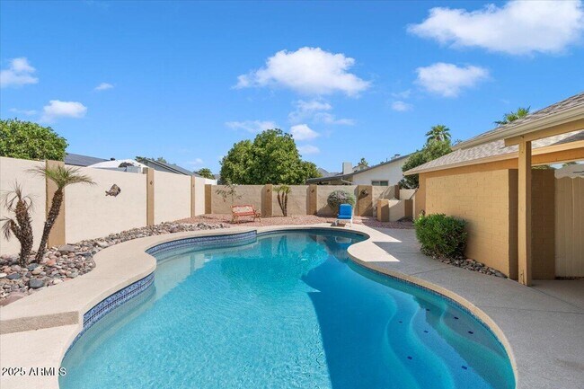 Building Photo - 8894 E Sheena Dr