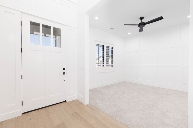 Building Photo - Gorgeous 5 bed 3.5 bath in Desert Canyons