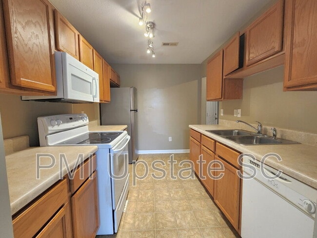 Building Photo - 65 Greensboro Ct