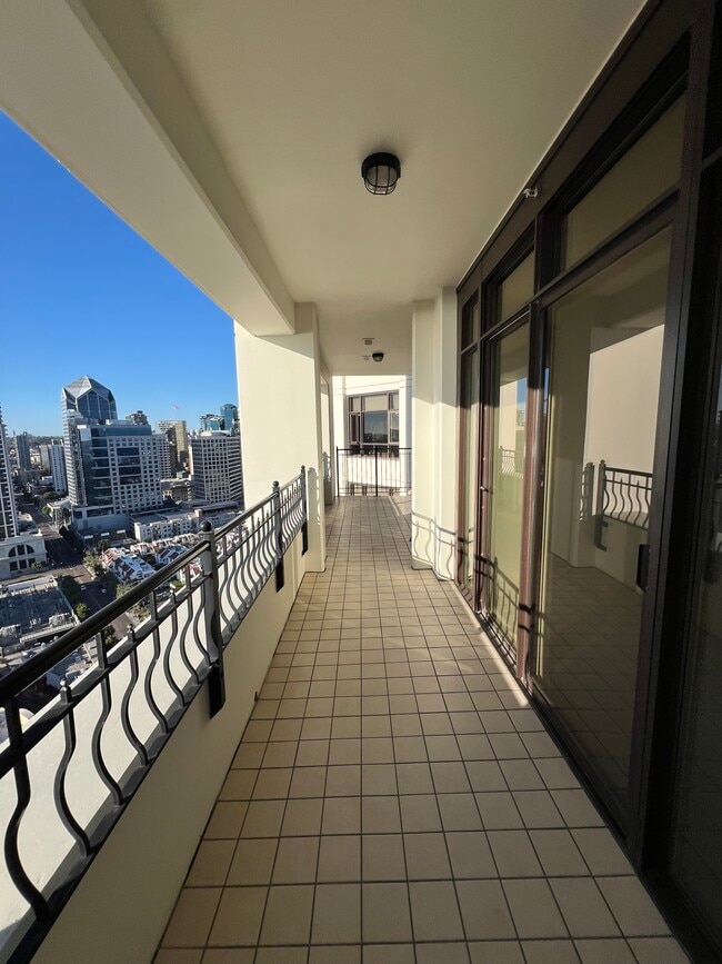 Building Photo - 700 W Harbor Dr