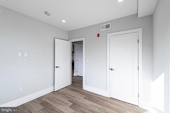 Building Photo - 526 Brown St