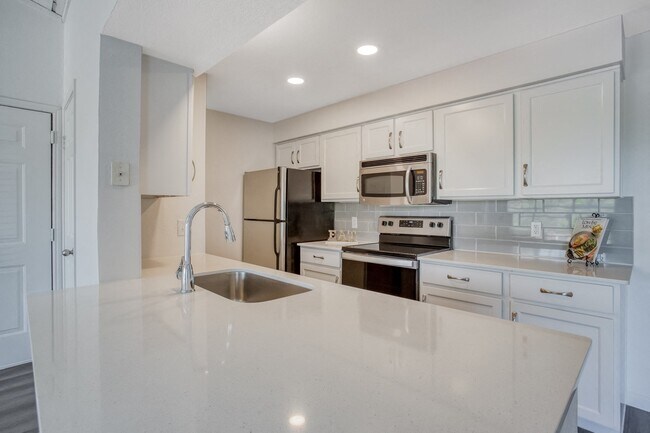 Ample space in our chef inspired kitchens - Windsor on White Rock Lake