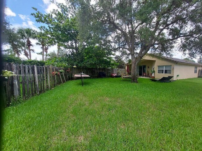 Building Photo - 1110 NW 171st Terrace