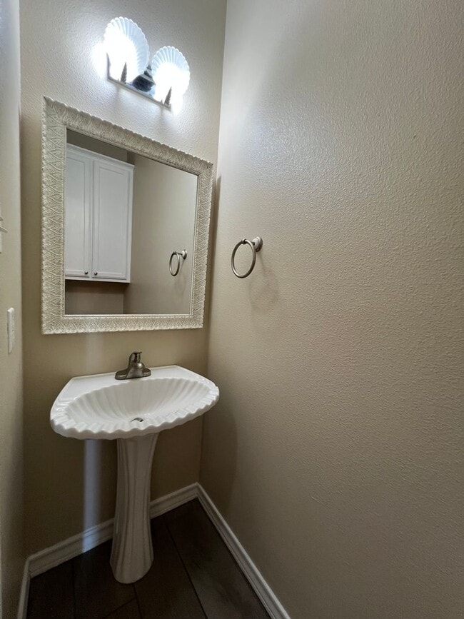 Building Photo - WATERFRONT TOWNHOME ON THE ISLAND!