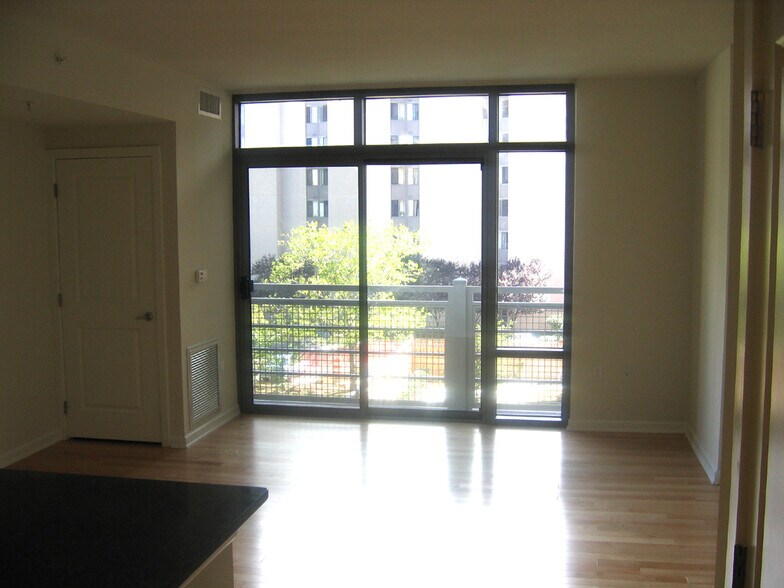 Building Photo - 440 L St NW