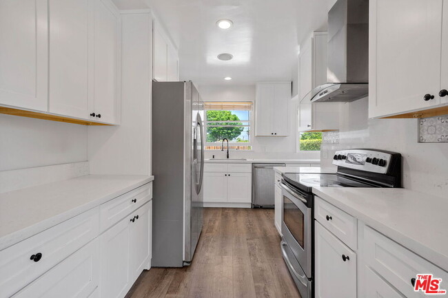 Building Photo - 4818 La Canada Blvd