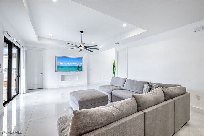 Building Photo - 502 SW 25th Pl