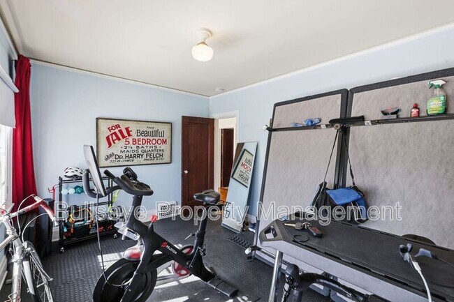 Building Photo - 525 W Lynwood St